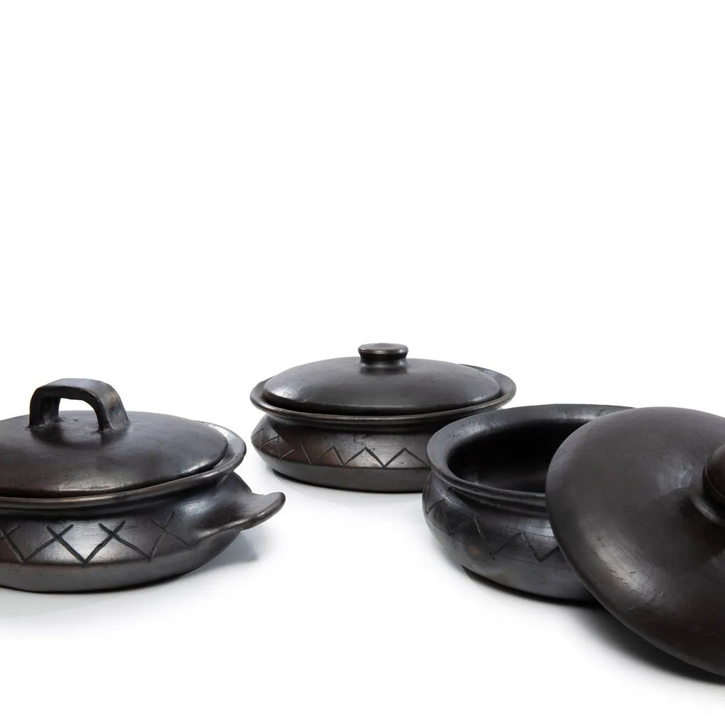 The Burned Oval Pot With Pattern And Handles - Black
