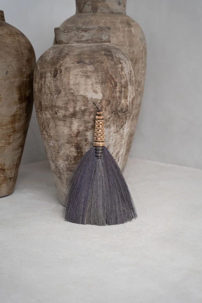 The Sweeping Hand Broom - Black