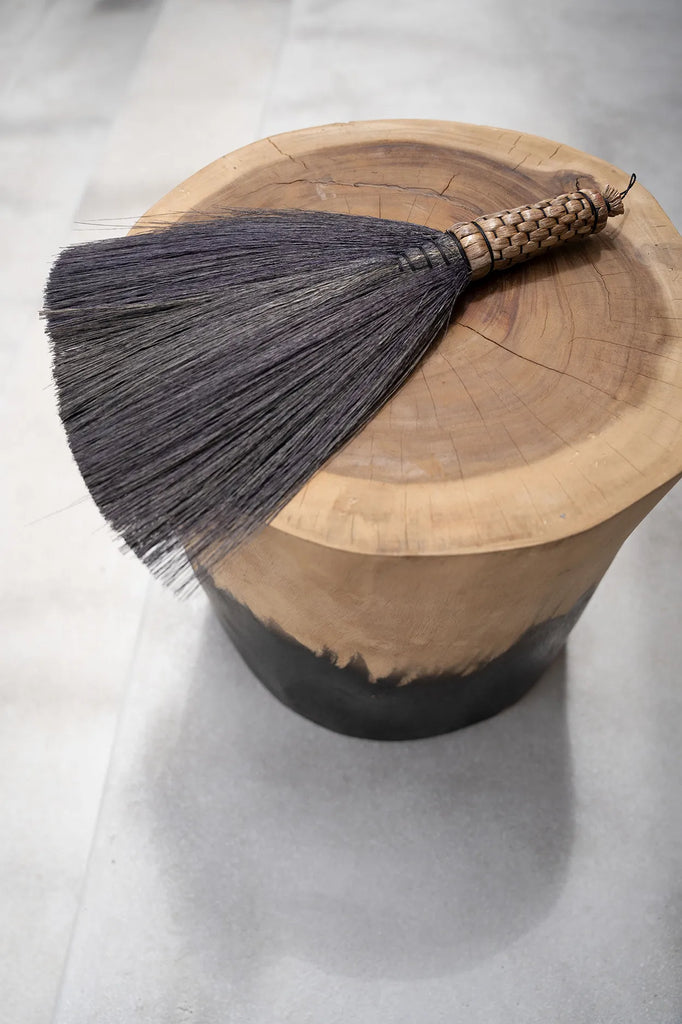 The Sweeping Hand Broom - Black